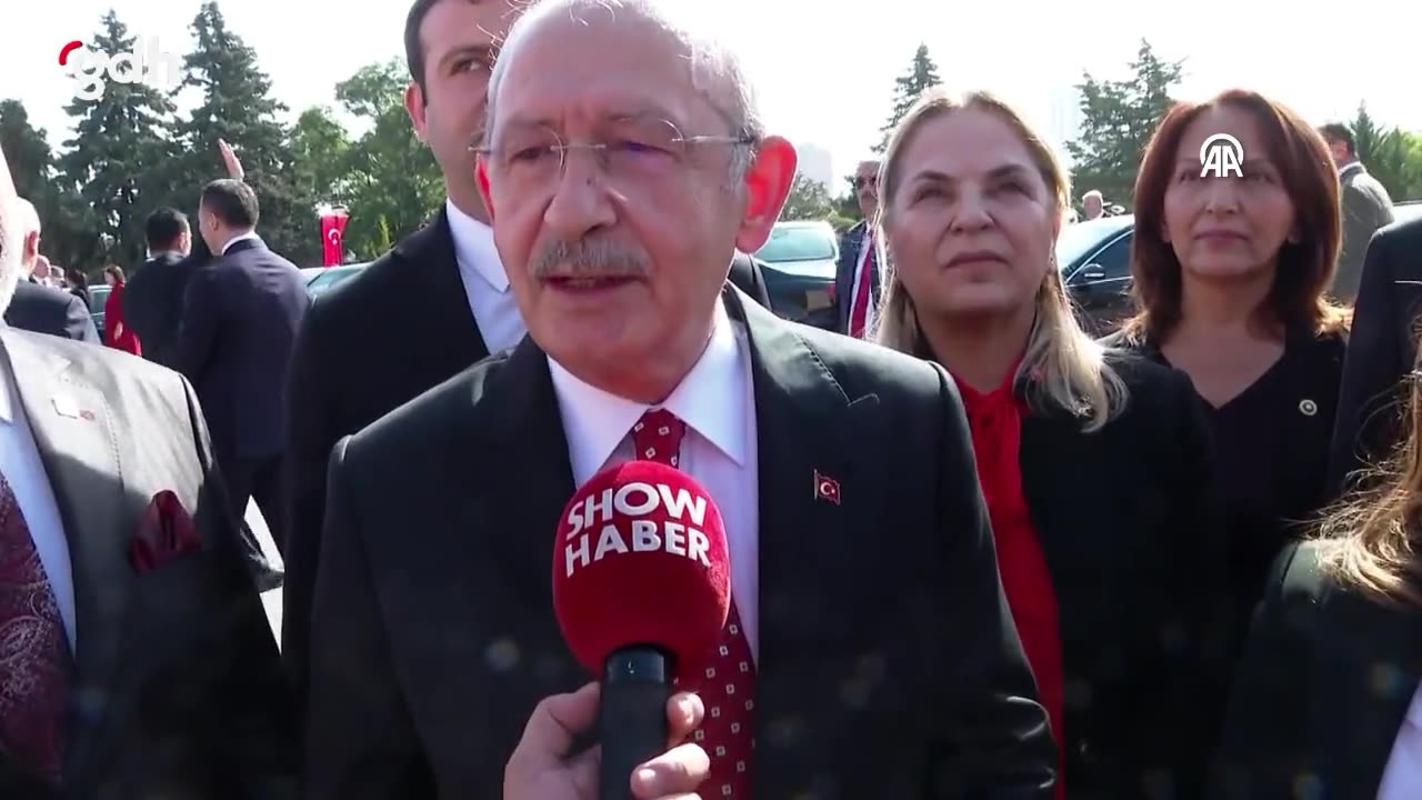 Cumhuriyet'in demokrasi özlemini yeni yüzyılda gerçekleştirmeliyiz