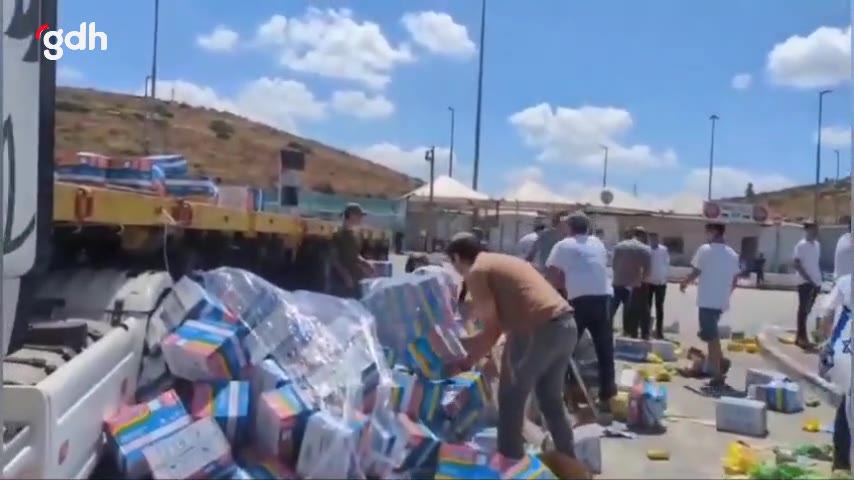 Yahudi yerleşimciler, Gazze'ye insani yardım kamyonlarına saldırdı