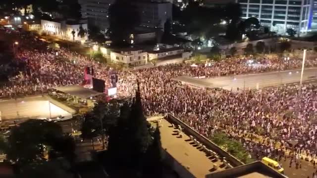 İsrailliler, Netanyahu'ya karşı Tel Aviv'de protesto düzenledi