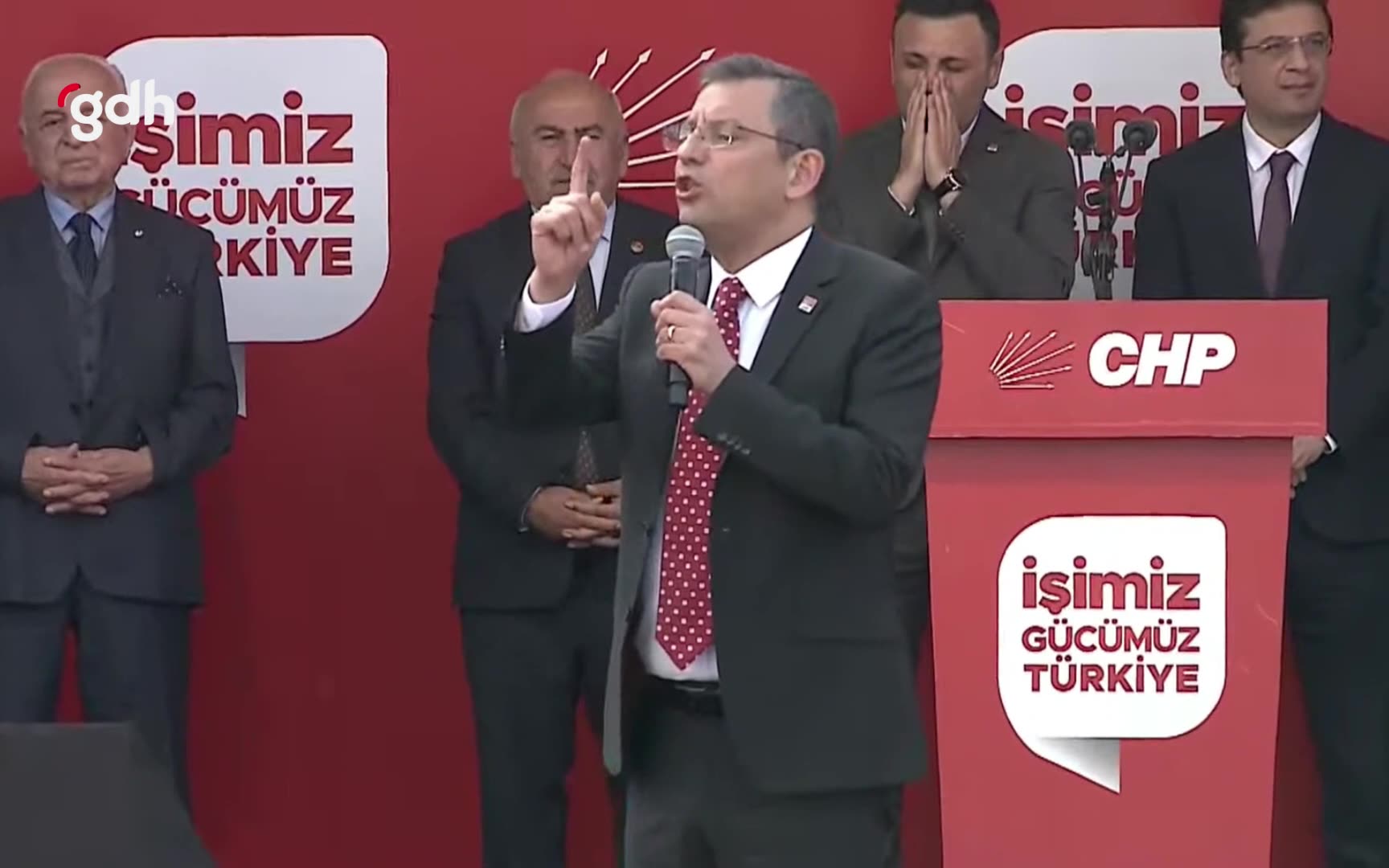 Özgür Özel: İlk sahur yapıldı, bu Ramazan 30 gün sürecek