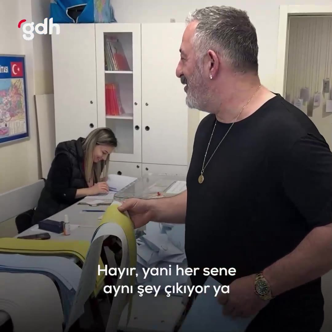 Cem Yılmaz: "Sizin espriler amatör, katlarken zorlandım."