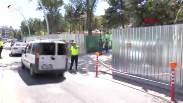 Cinnah Caddesi'nde kamyon alt geçide düştü, trafik kapandı