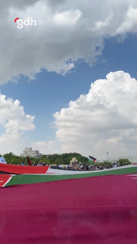 Doha'da Filistin halkı için binlerce kişi toplandı