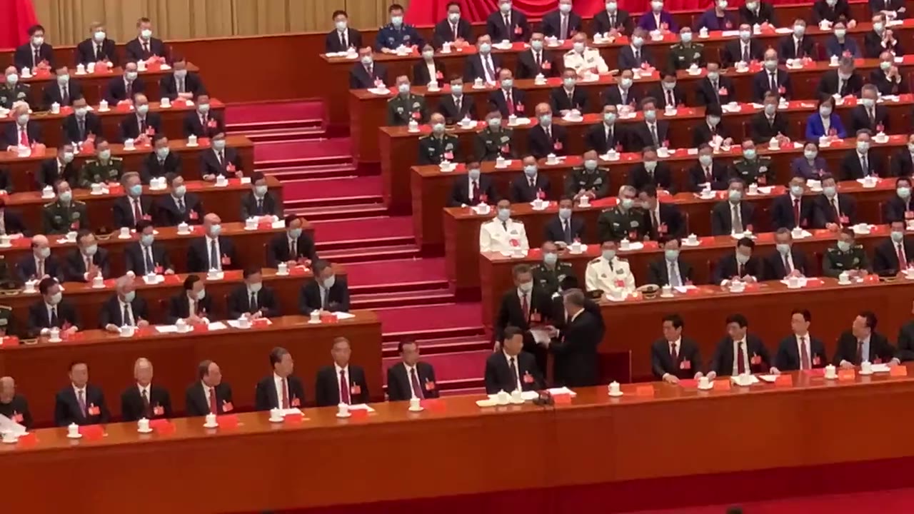 Hu Jintao, Çin Komünist Partisi Kongresi'nden çıkarıldı