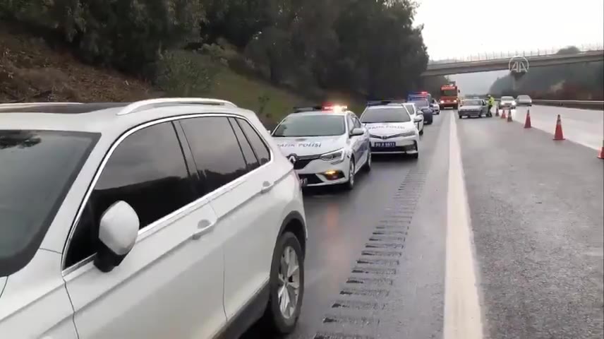Germencik'te TIR ve otobüs çarpıştı: 4 yaralı