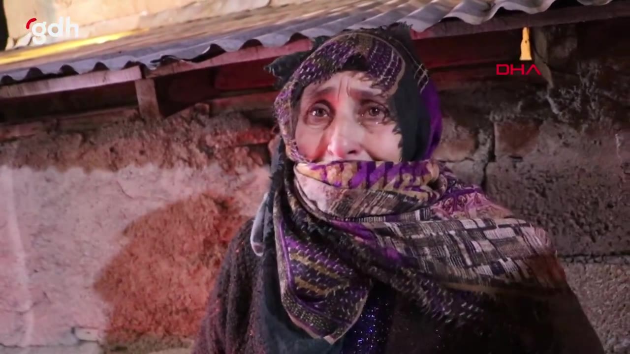 72 yaşındaki Hediye Acar, bahçede yangında 30 tavuğunu kaybetti