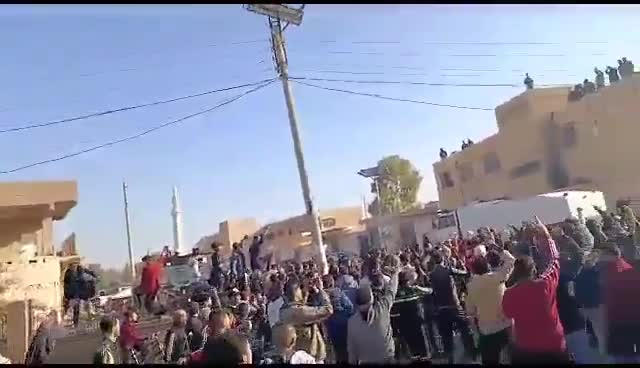 Deyrizor'da halk, PKK/YPG'nin terk etmesini talep ediyor