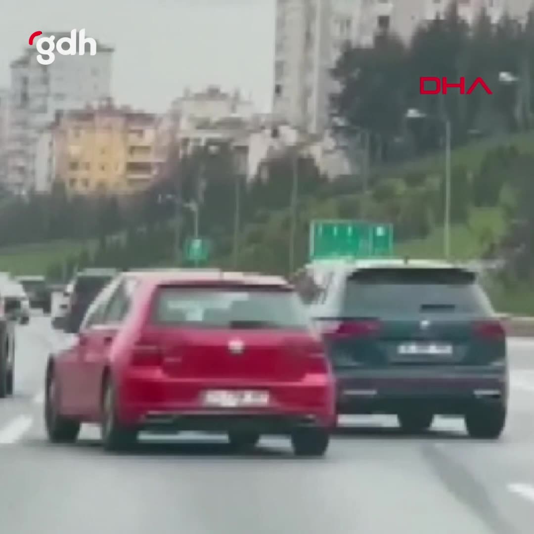 İstanbul'da inatlaşan sürücüler kazayla sonuçlandı
