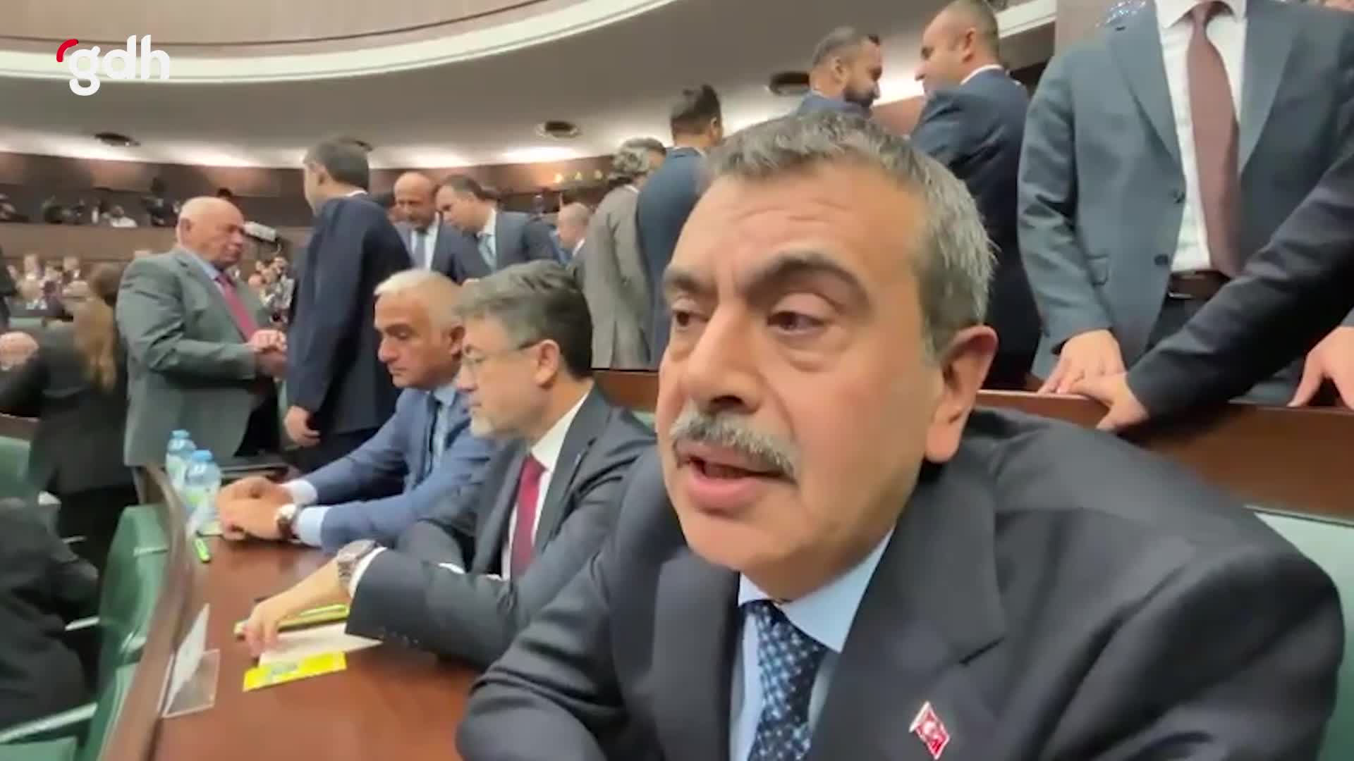 Bakan Tekin: Mülakatlar torpilsiz tamamlandı, duyguları istismar ediyorlar
