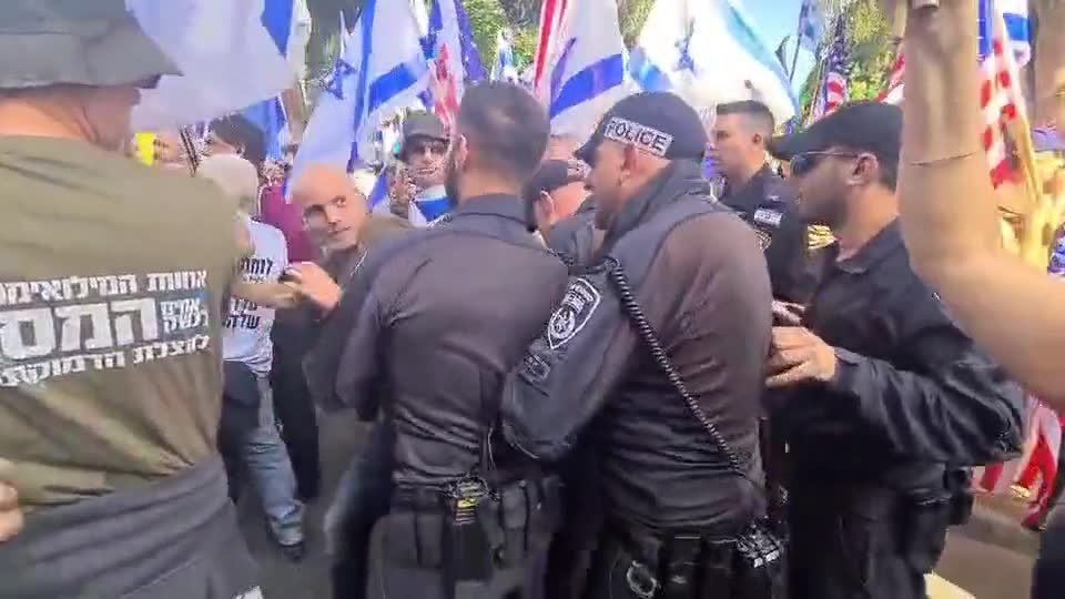 İsrailli yedek askerler, Netanyahu'yu protesto etti