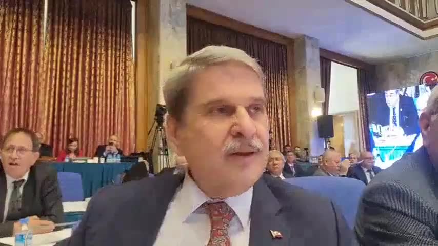 Aytun Çıray'ın Akar'a canlı yayında ödül sorusu gerginliği