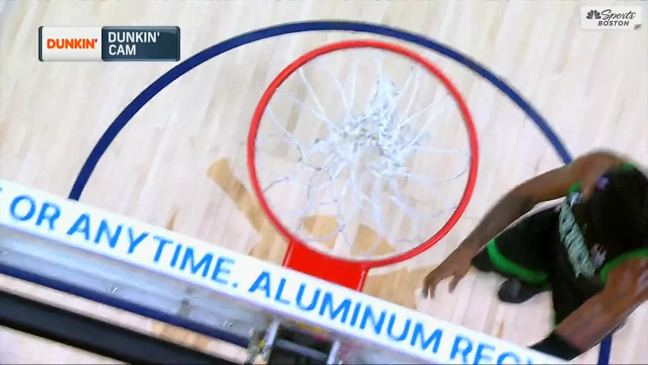 Robert Williams'ın alley-oop sonrası pota ayarları ile oynaması