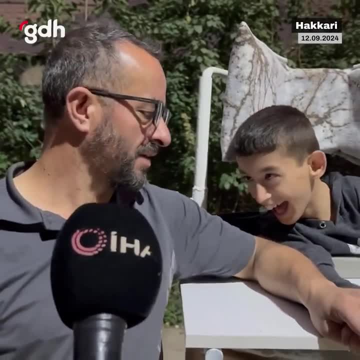 Fedakar Baba, Oğlunu Mutlu Etmek İçin Sehpalar Yaptı