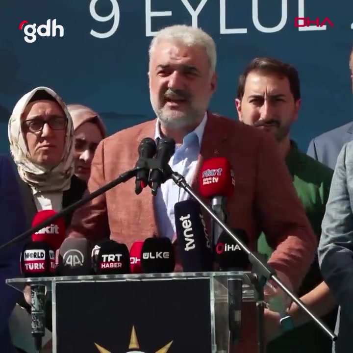 İstanbul'un yeni sloganı: 'En çok otobüs yanan şehir.'