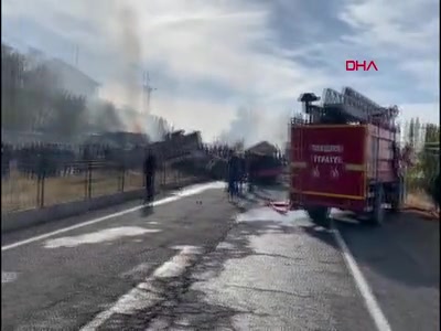 Ağrı Tutak'ta otobüs ile TIR çarpıştı, olay yerine ekipler sevk edildi