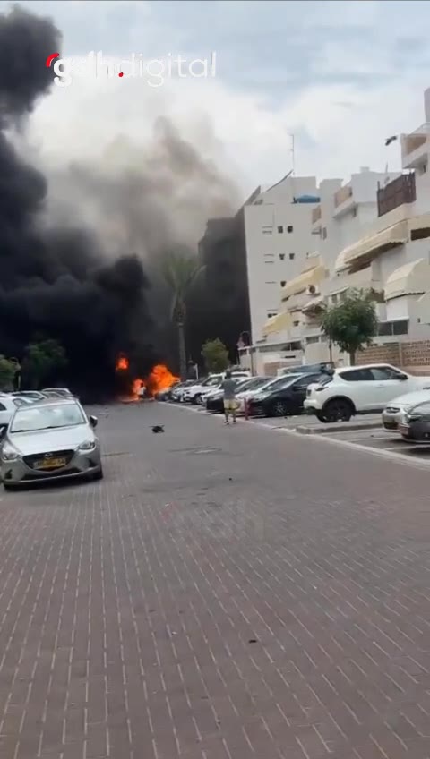 El-Kassam Tugayları'nın Aşkelon'a füze saldırıları sonrası yangınlar başladı