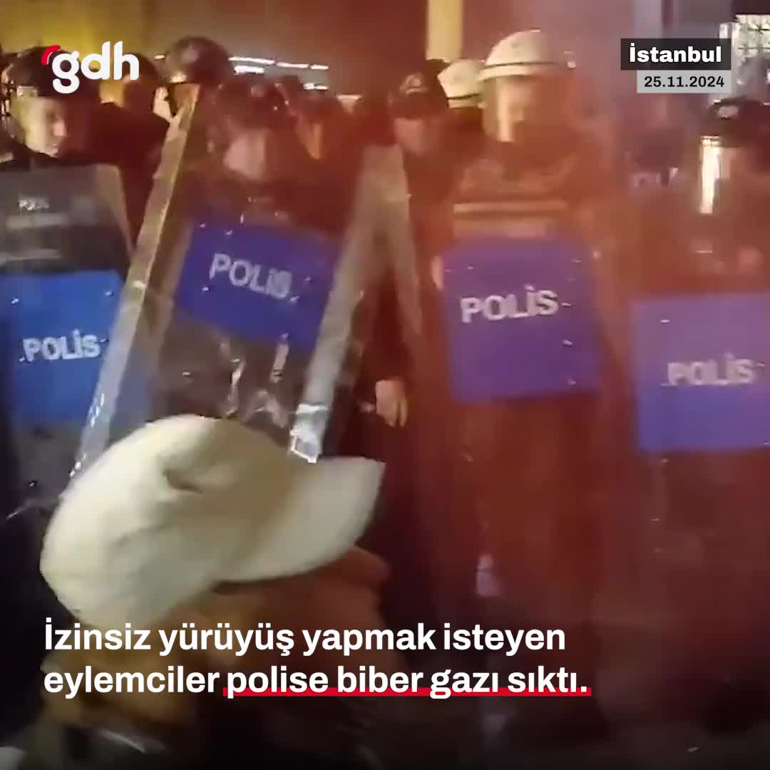 İstanbul'da Kadına Yönelik Şiddet Protestosunda Biber Gazı İle Müdahale