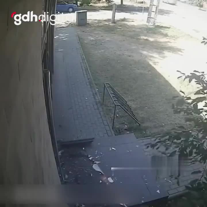 Moldova’da motosikletle markete dalan hırsız ölümle burun buruna!
