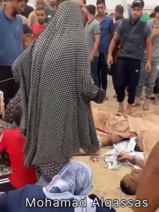 İsrail ordusu El Mawasi'deki çadırları bombaladı: 20 ölü