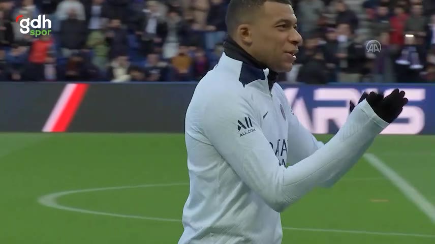 PSG, 10 yıl aradan sonra taraftara açık antrenman yaptı