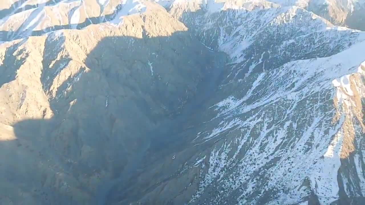 Moskova'ya giden Rus uçağı Afganistan'da düştü, 4 kurtarıldı