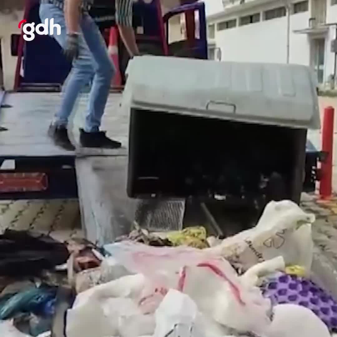 Afyonkarahisar’da vatandaş çöp konteynırını belediyeye boşalttı