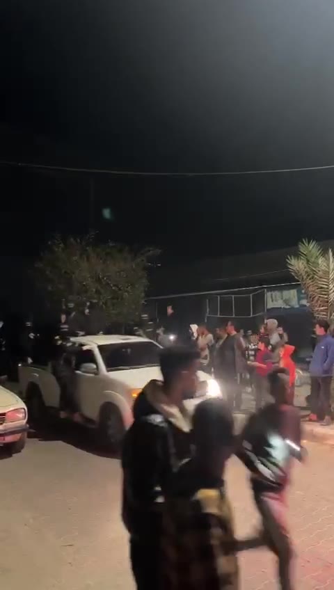El Kassam Tugayları, Gazze sokaklarında esir tesliminde görüntülendi