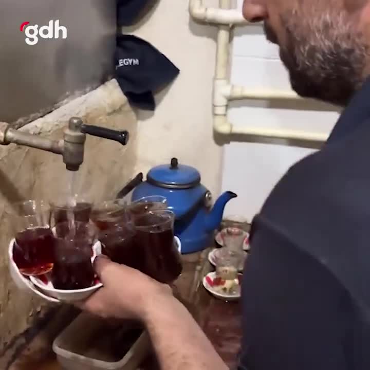 Muş'ta çay ocağı işletmecisinin sıra dışı servisi şaşırttı