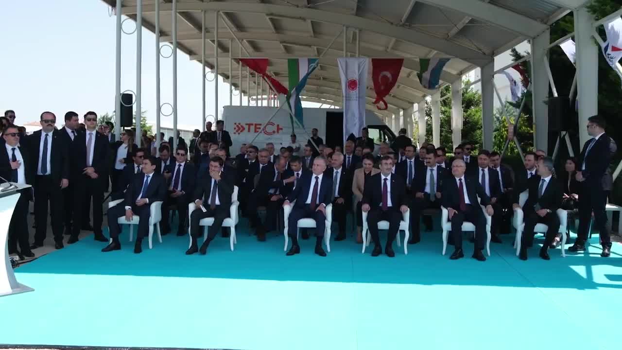 Mirziyoyev TUSAŞ'ı ziyaret etti, yerli hava platformu gösterisi yapıldı