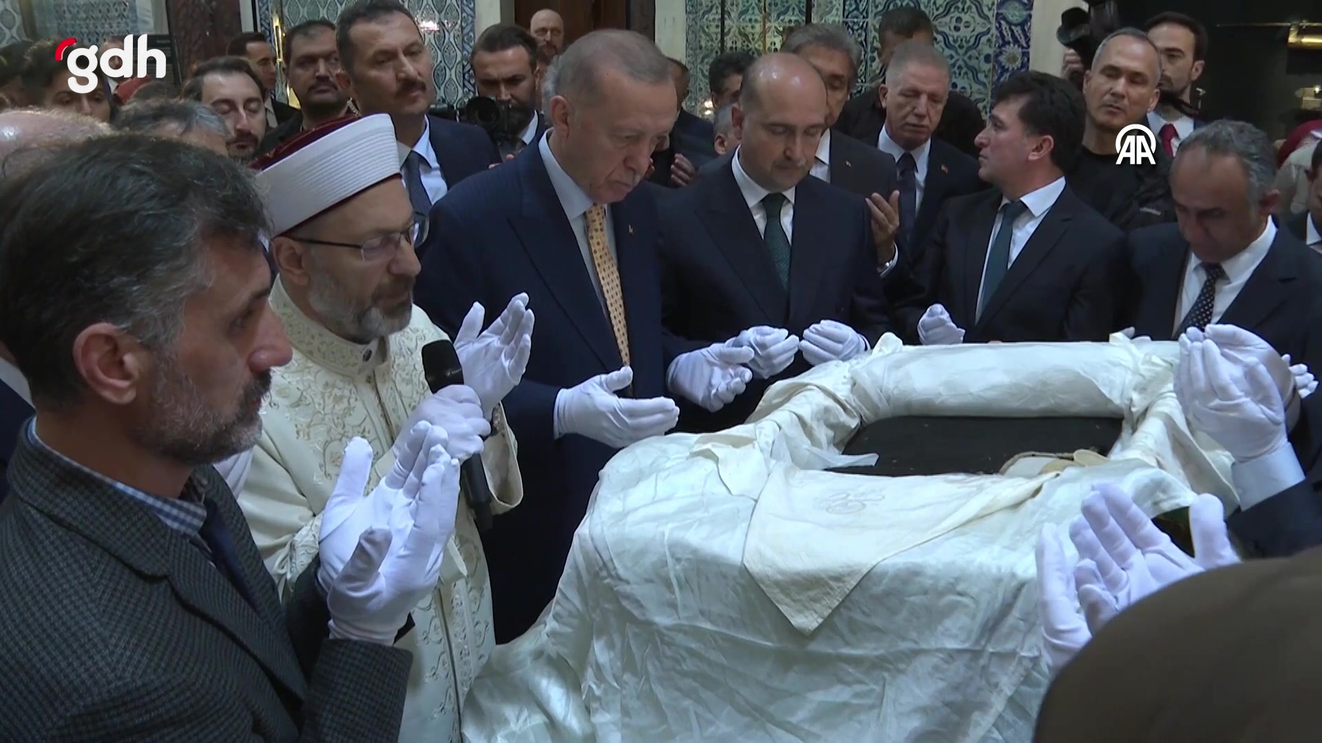 Cumhurbaşkanı Erdoğan, Hırka-i Saadet Dairesi'ni ziyaret etti