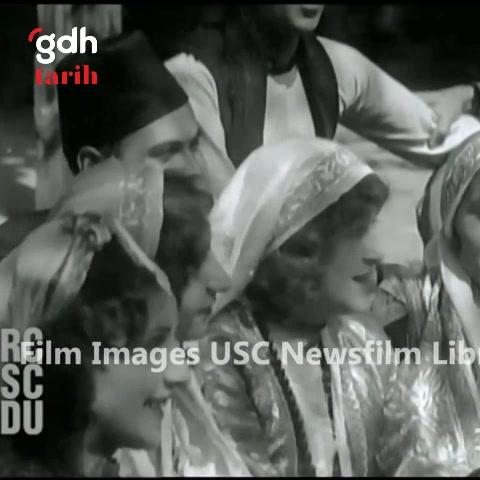 1929 Saraybosna: "Korkunç Türk" saz çalıp oyun oynuyor