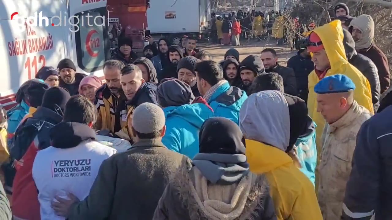 Kahramanmaraş'ta enkazdan bir kişi sağ olarak kurtarıldı