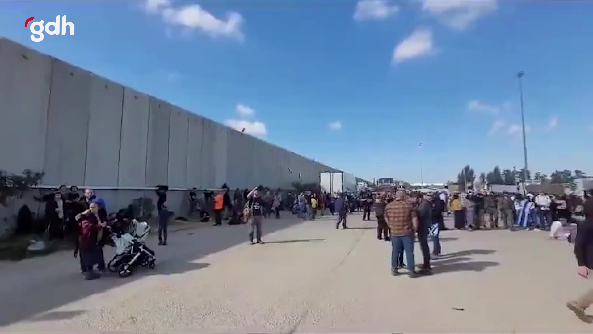 Yerleşimciler, Gazze'ye yardım engelini dansla kutladı