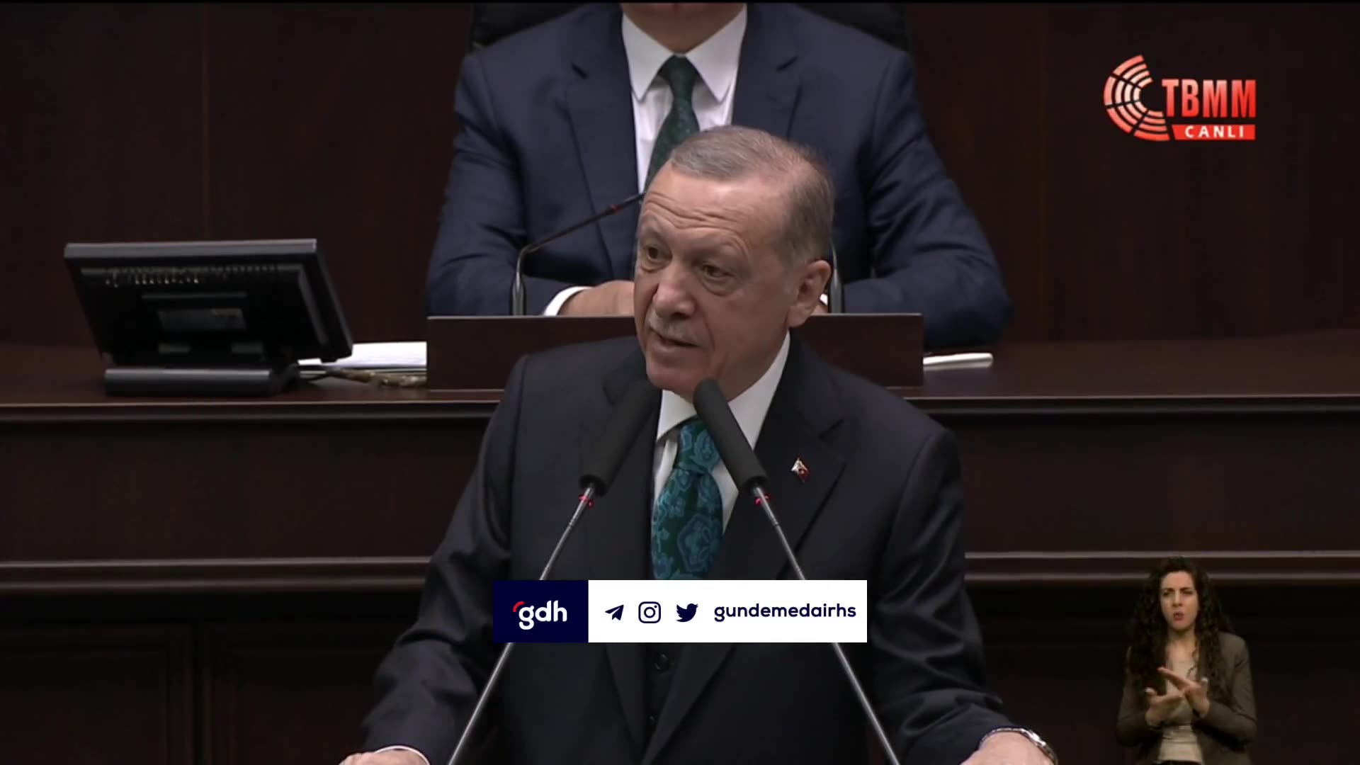 Erdoğan: Yardımcılık ve bakanlıklar işporta tezgahı gibi!