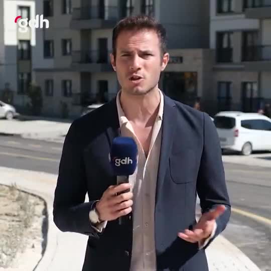 Depremzedelere yeni konutlar teslim edildi