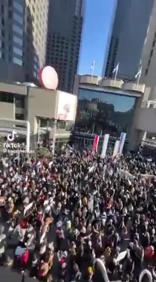 Montreal'de Filistin'e destek için onbinlerce kişi toplandı