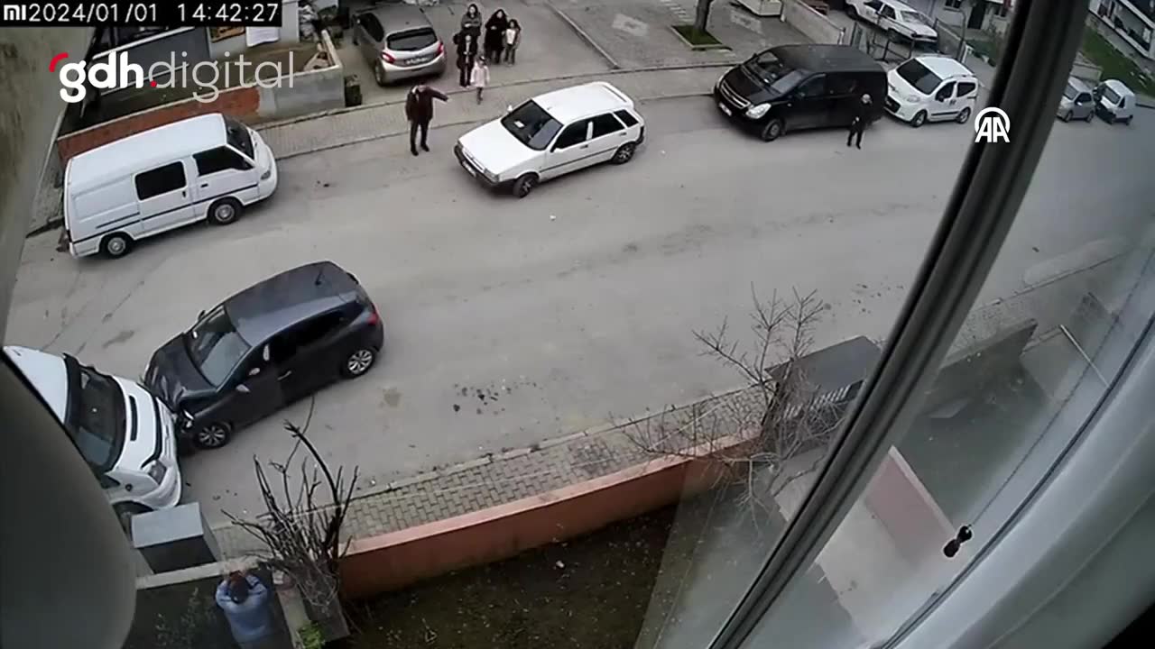 Bursa'da yola fırlayan 5 yaşındaki çocuk kazadan son anda kurtuldu