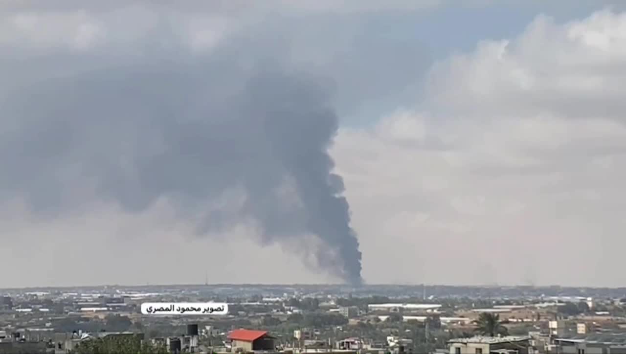 İsrail uçakları Refah'ta bombaladı, yangın çıktı