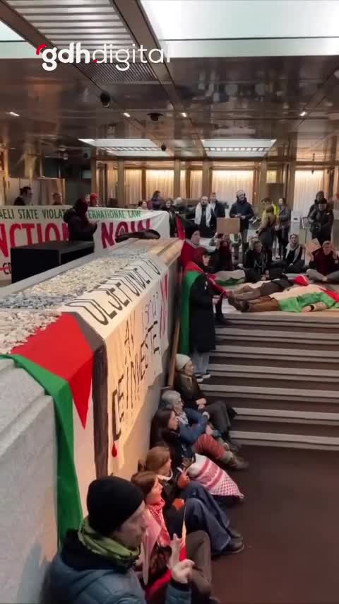 Oslo'da Filistin yanlısı aktivistler Norges Bank'ı protesto etti
