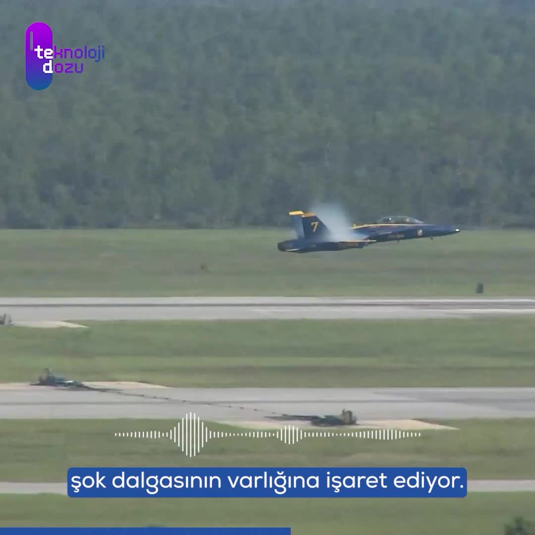 Uçakların Buhar Konisiyle Görünmez Olduğu Anlar