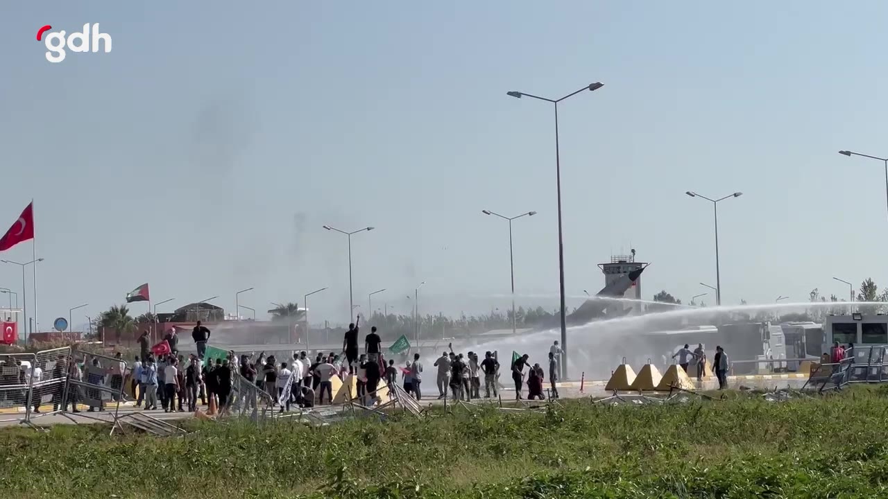 Gazze'ye destek için Adana'da miting, polis müdahale etti