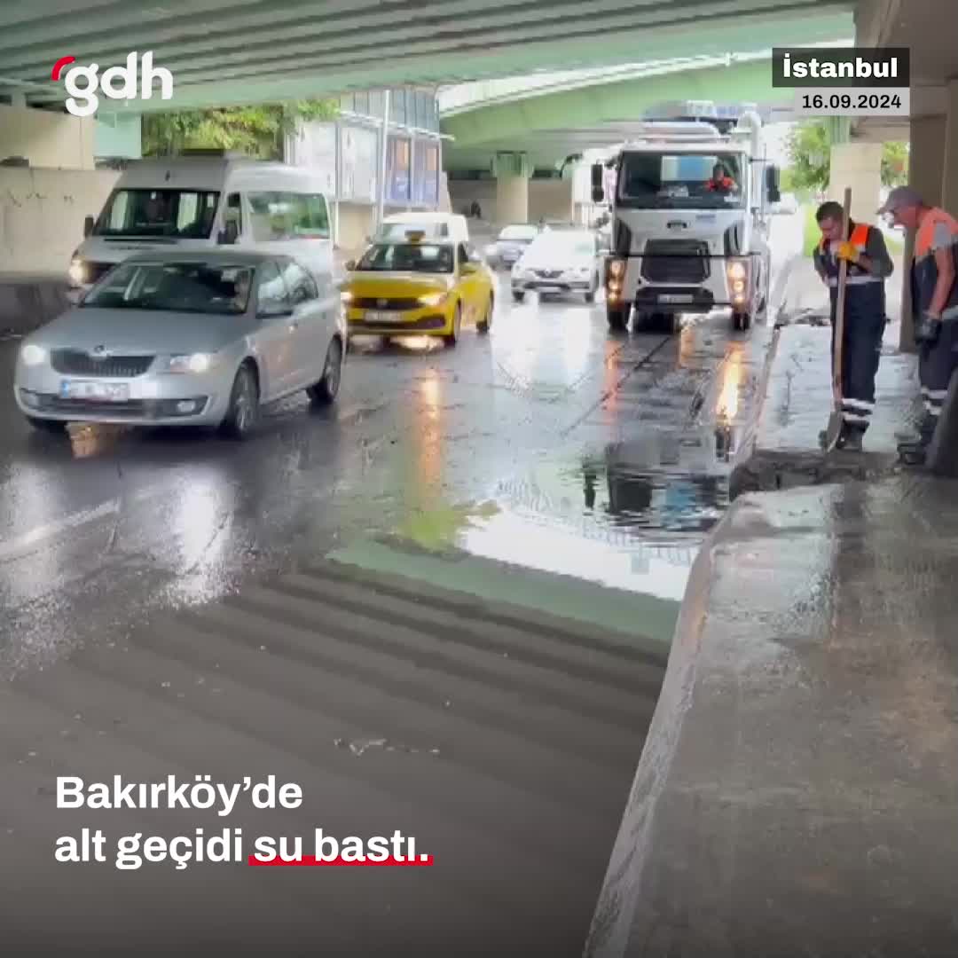 Bakırköy'deki alt geçitte yağışla su baskını meydana geldi