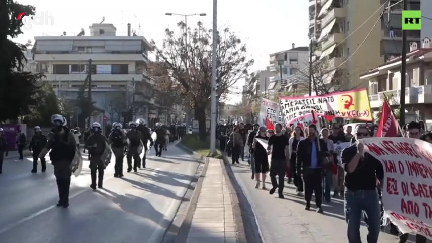 Larissa'da protestoculardan NATO ve AB'ye karşı gösteri
