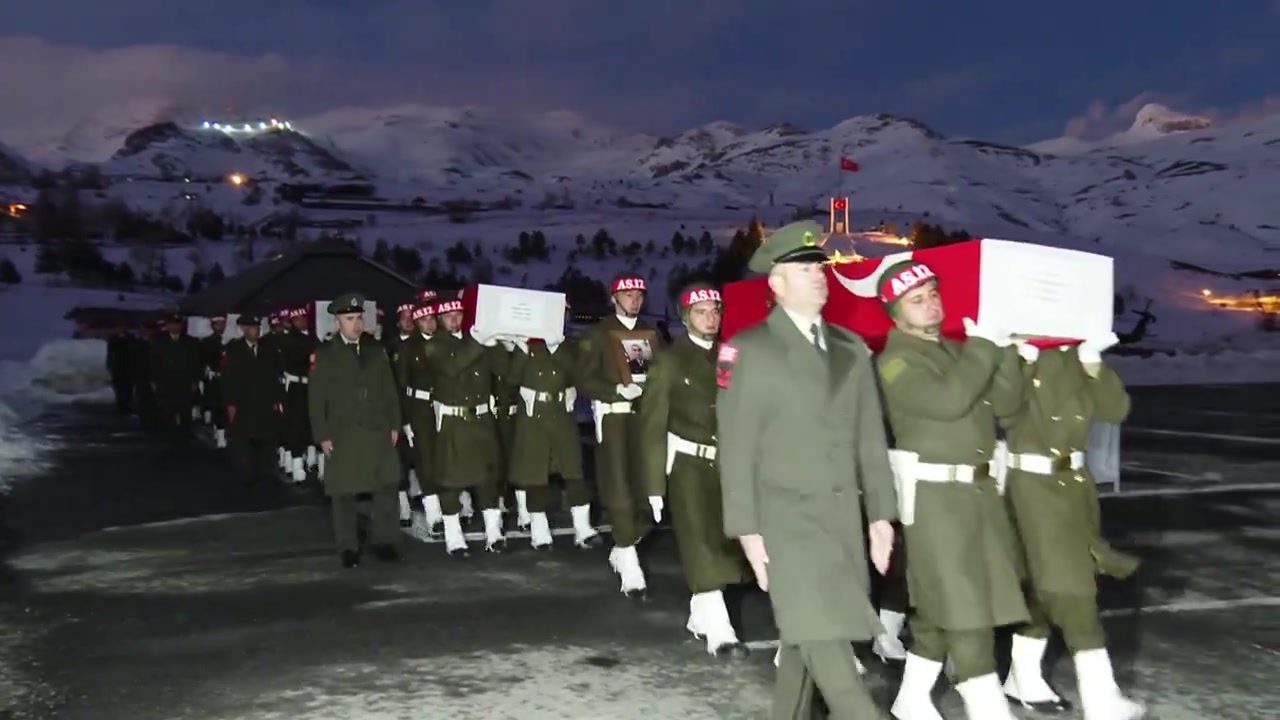 Bakan Güler, şehit askerlerin cenaze törenine katıldı