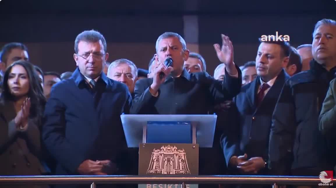 Özgür Özel'e CHP'lilerden "Cumhurbaşkanı İmamoğlu" sloganı