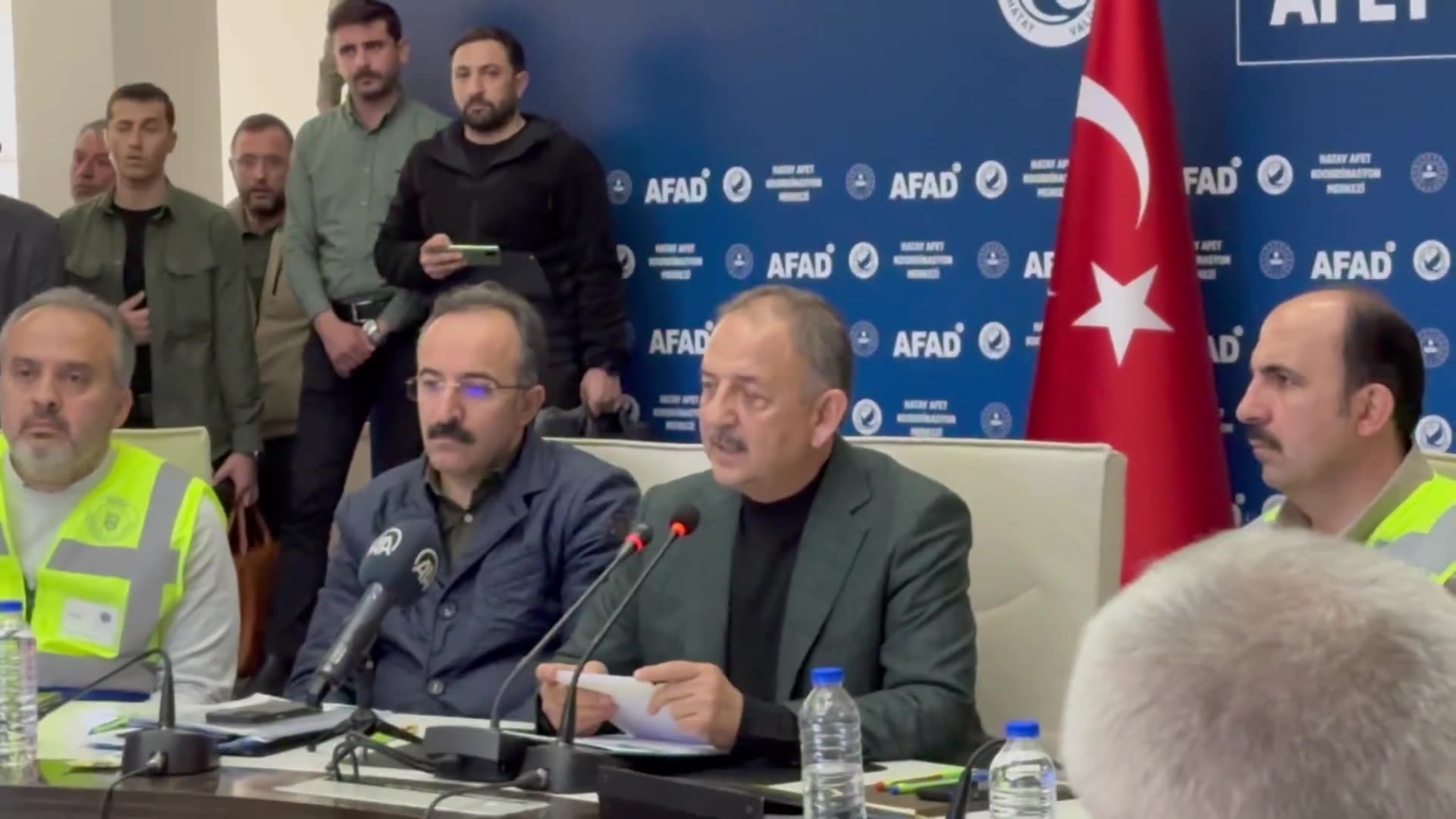 Özhaseki, afet bölgesinde AK Partili belediyelerle toplantıda
