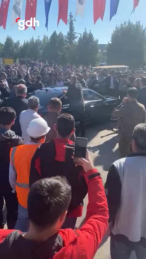 Tuzla Belediye Başkanı'nın aracına saldırı anları