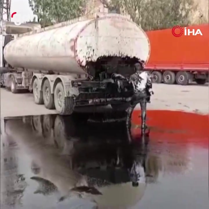 Nusaybin'de tıra çarpan tanker akaryakıt döktü