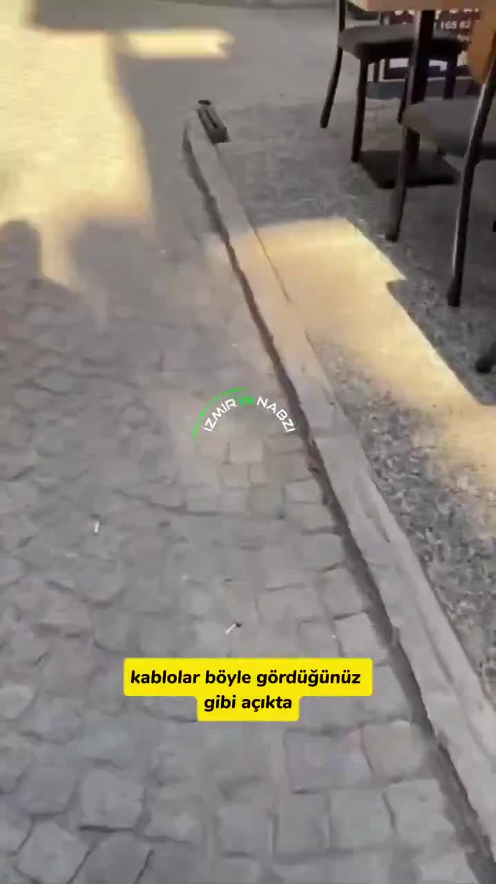 İzmir Alsancak'ta elektrik ihmali; Yeni Foça'da açık kablolar görüldü
