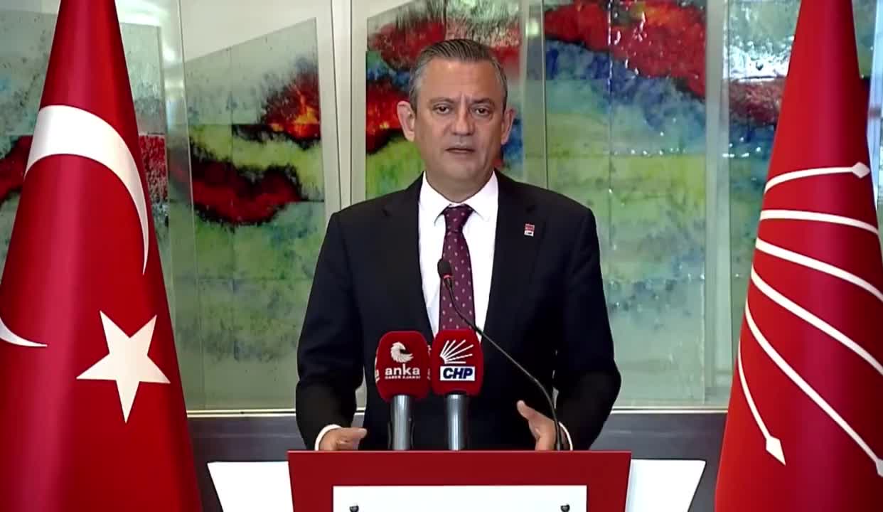 Özgür Özel'den başıboş köpekler için hayvan hakları fonu önerisi